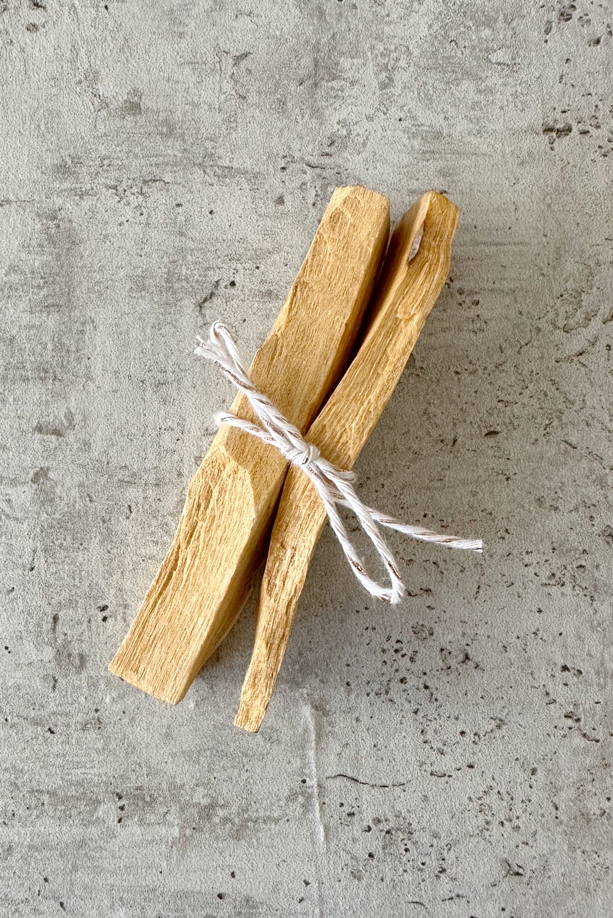 Palo Santo (Bundle of 2, 5, or 8 Sticks)